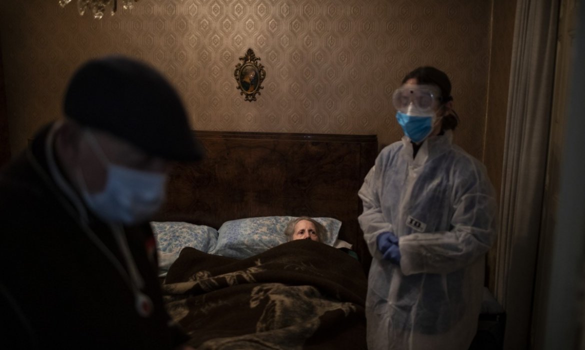 Pulitzer 2021 de fotografía para el trabajo de mayores durante la pandemia de Emilio Morenatti