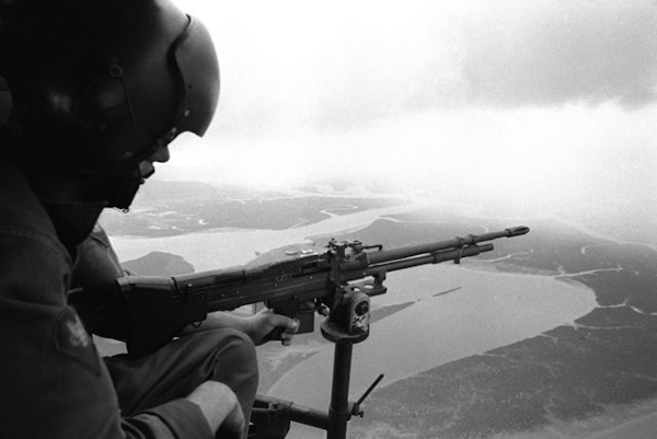 Tim Page, el fotógrafo de guerra que retrató Vietnam_Contrastes